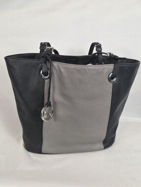 Michael Kors Jet Set Color Block Black & Gray Pebbled Leather Tote MK Charm